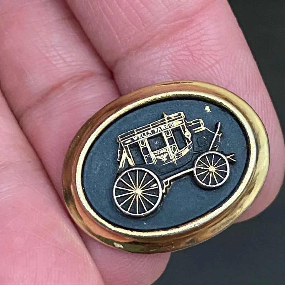 Vintage Pat. 2.974.381 WELLSFARGO Stage Coach Gold/Black Oval Cufflinks